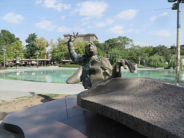 006-Памятник Арно Бабаджаняну